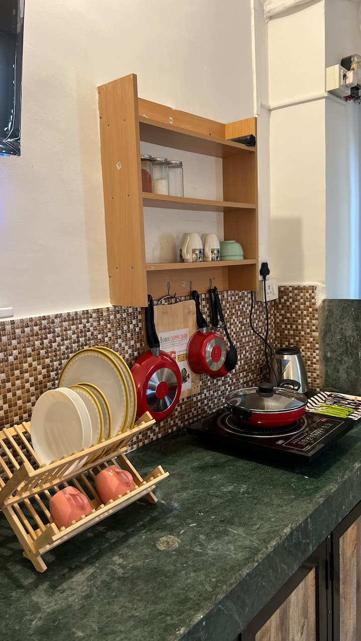 Touchdown Haven: Comfy Studio Apt Near Airport - Mumbai