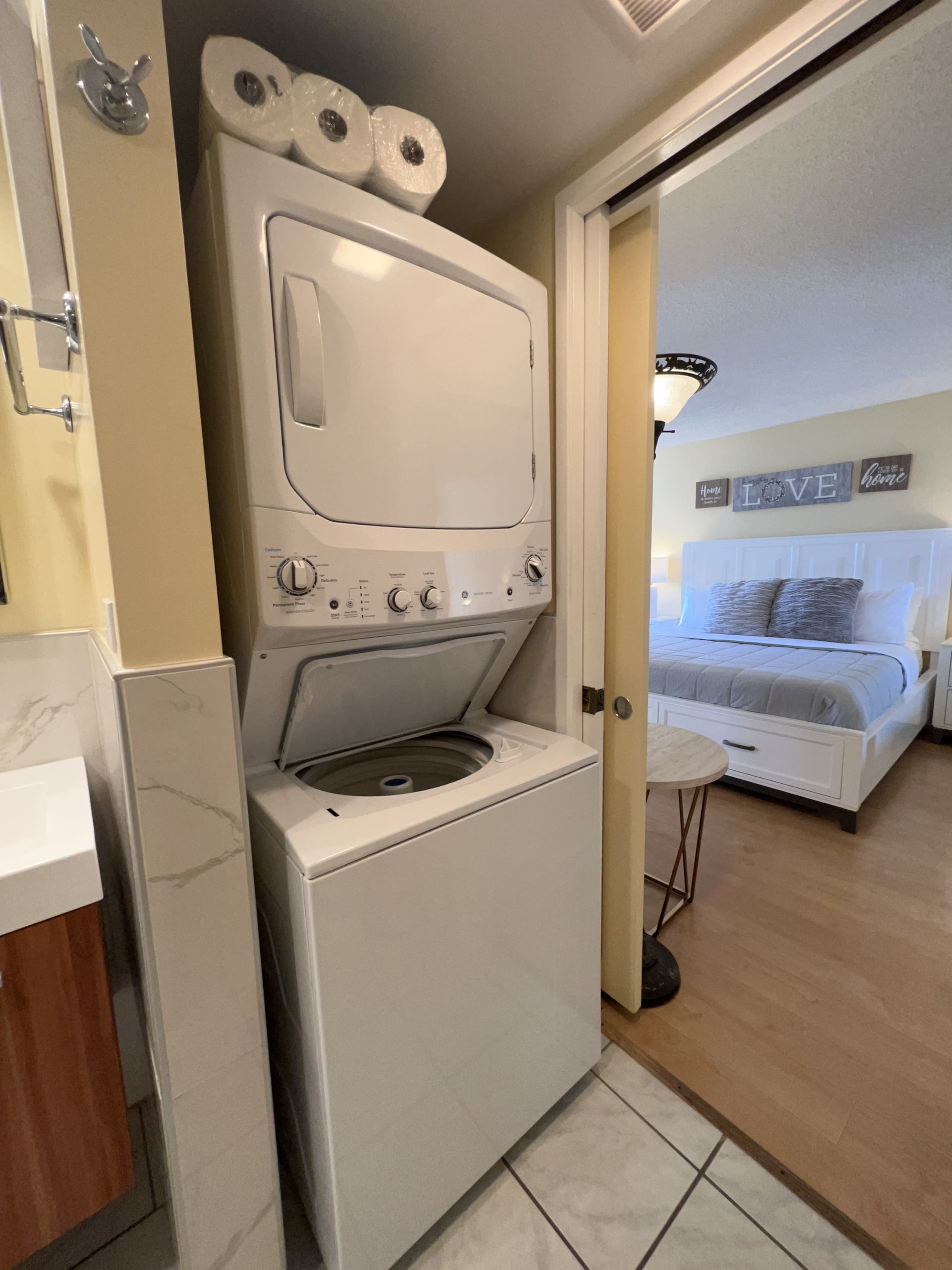 Near beach 1 bedroom lg. Lanai & W/D, free parking - Image 9