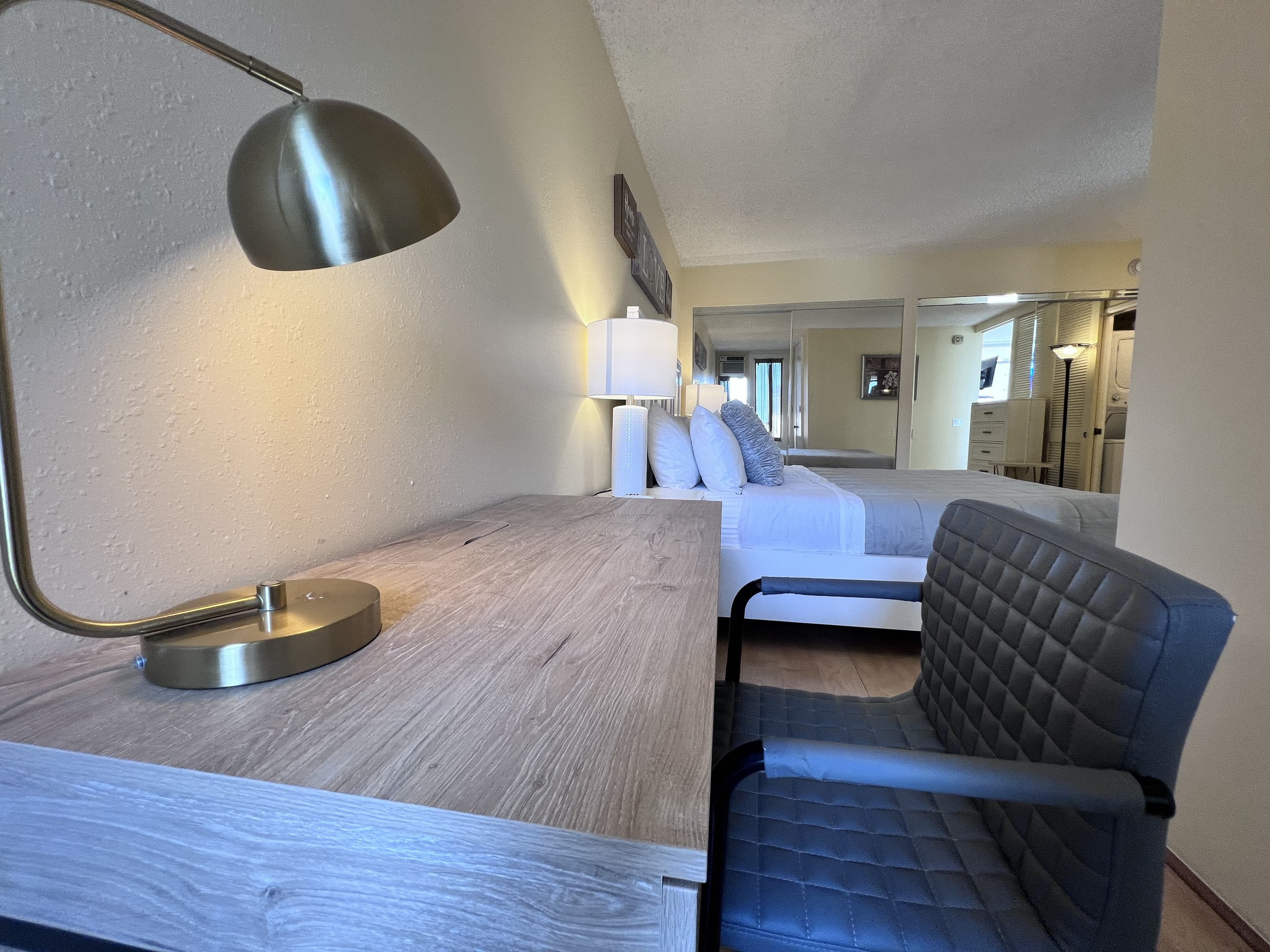 Near beach 1 bedroom lg. Lanai & W/D, free parking - Image 5