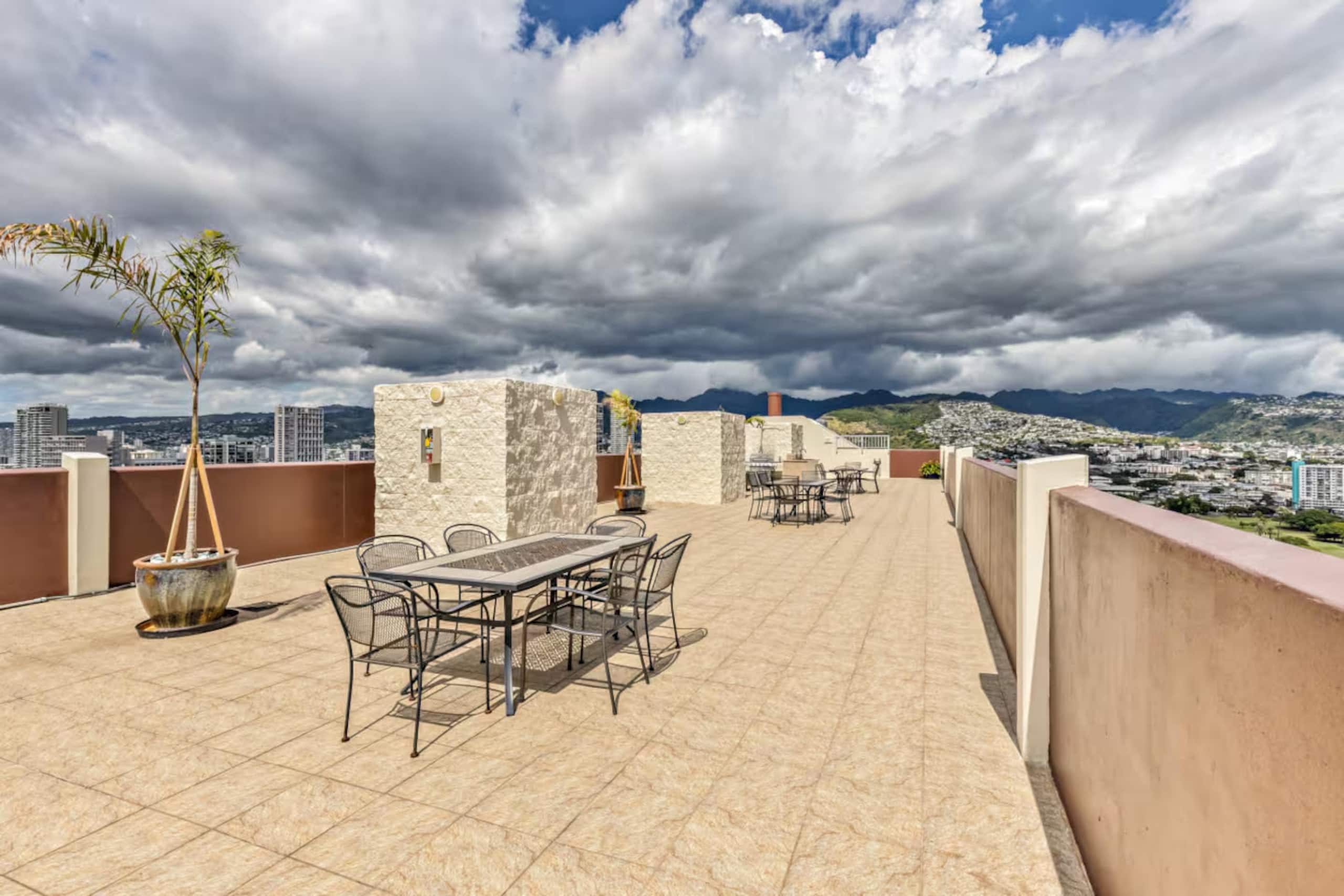 Near beach 1 bedroom lg. Lanai & W/D, free parking - Image 17