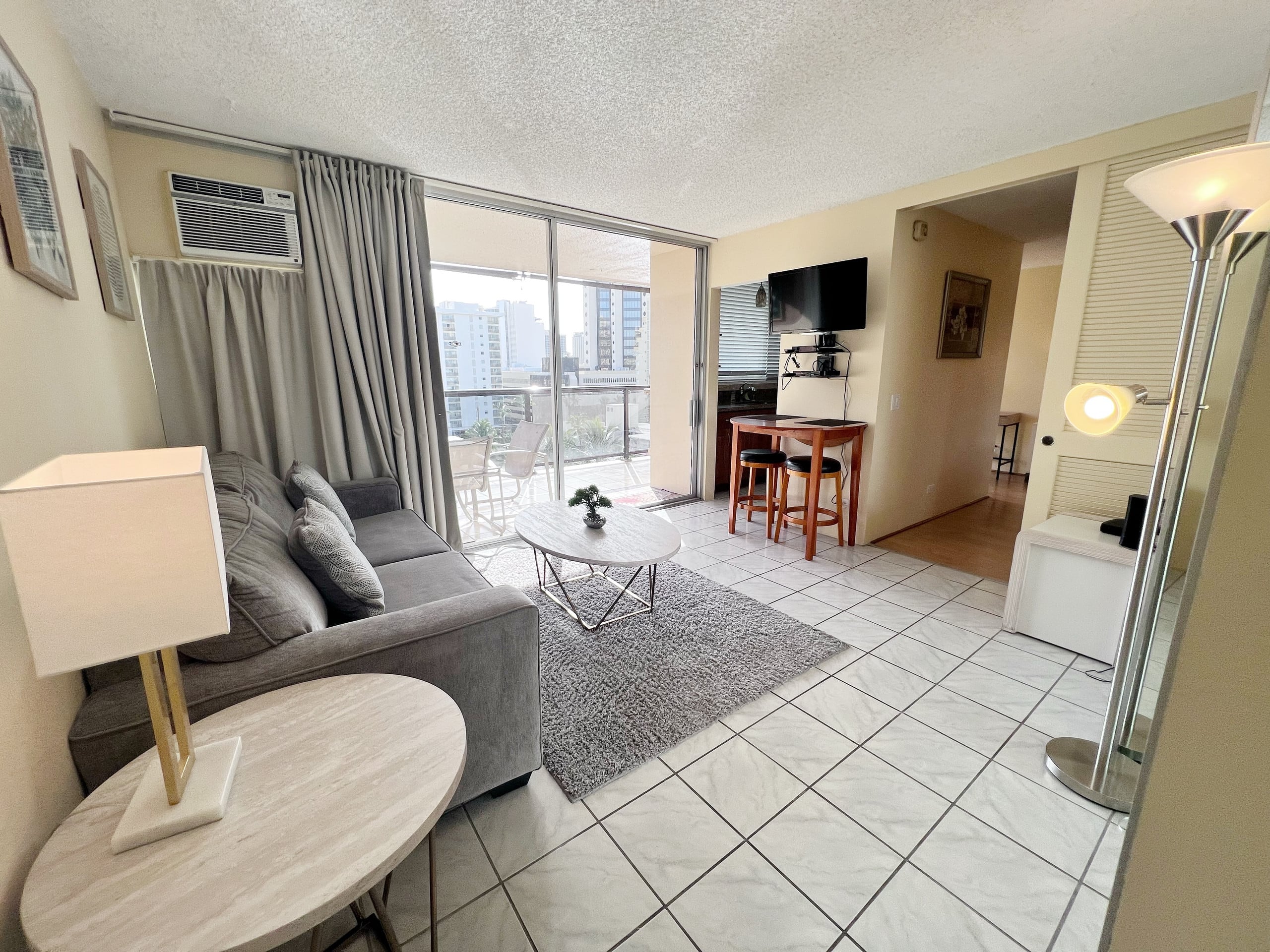Near beach 1 bedroom lg. Lanai & W/D, free parking - Image 1