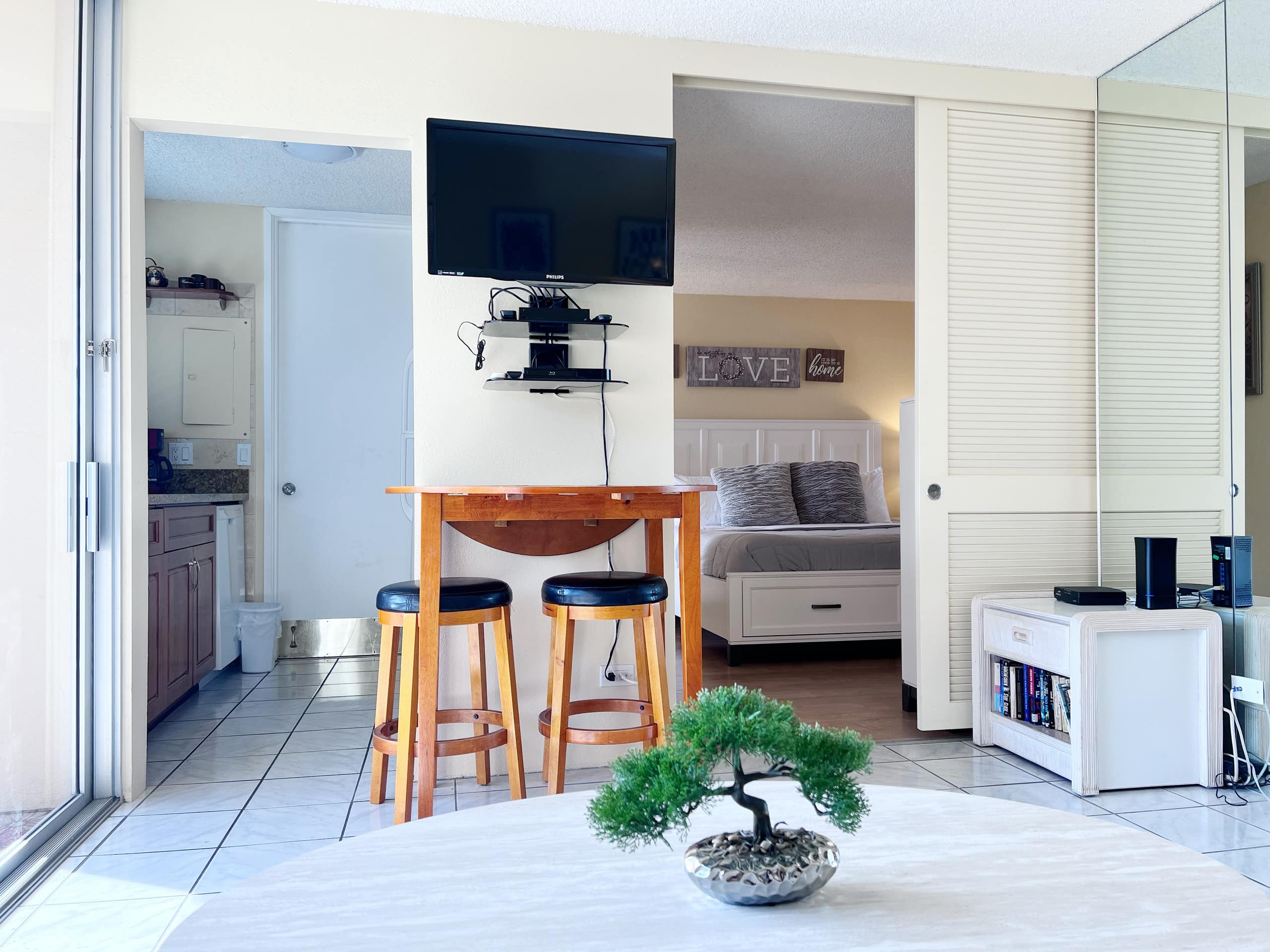 Near beach 1 bedroom lg. Lanai & W/D, free parking - Image 3