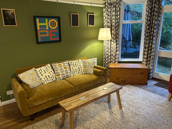 Two Bedroomed Flat And Garden Close To The Sea - Brighton and Hove