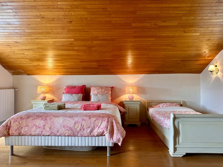 Chambre - Linge de lit et de toilette inclus.