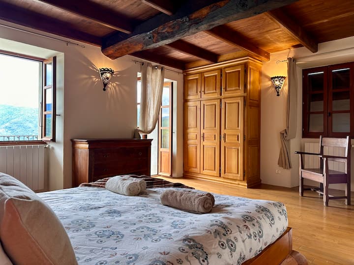 Chambre - Linge de lit et de toilette inclus.