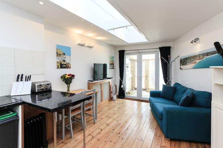 Quiet One-bedroom Apartment, Free Street Parking - Bath