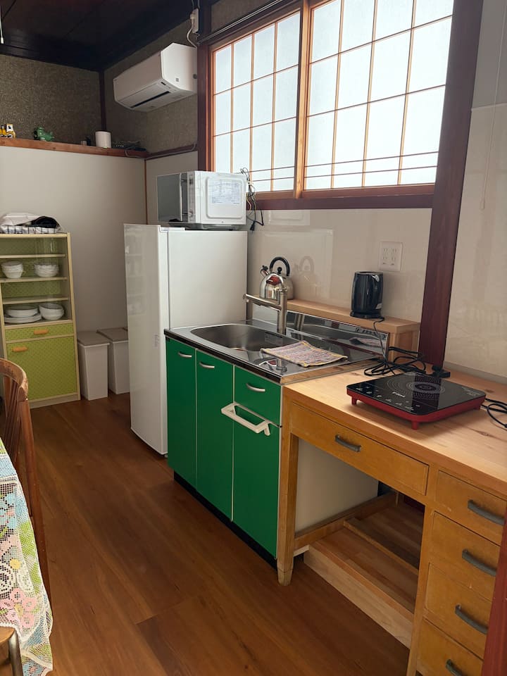 ３の間。静かな田園風景、自噴する井戸水。
立山連峰を一望できる古き良き日本家屋。 - 高岡市