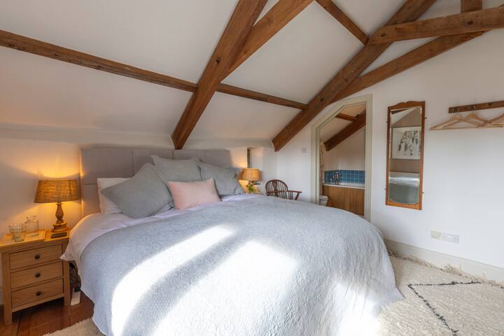 1 Bed Luxury | Pool | Breakfast | Lovely Views - Kingsbridge