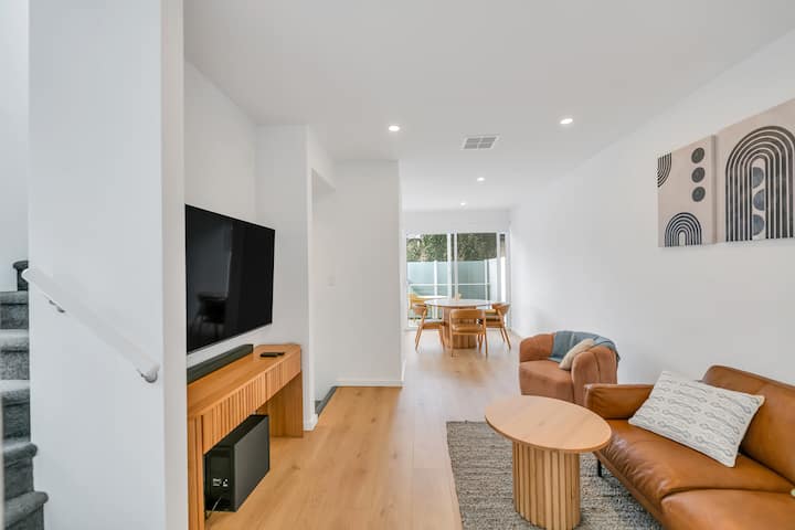 Comfortable, Townhouse Between The City And Beach! - マリオン