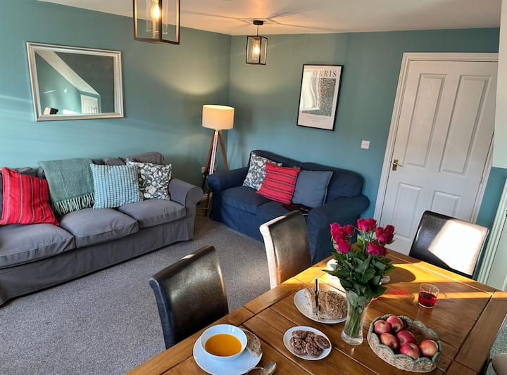 Comfortable 5-bed Stay Near Wolverhampton City - Wolverhampton