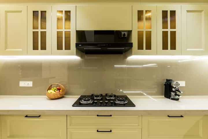 Full kitchen image 1