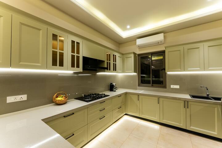 Full kitchen image 2