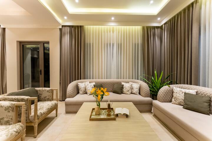 Living room image 7