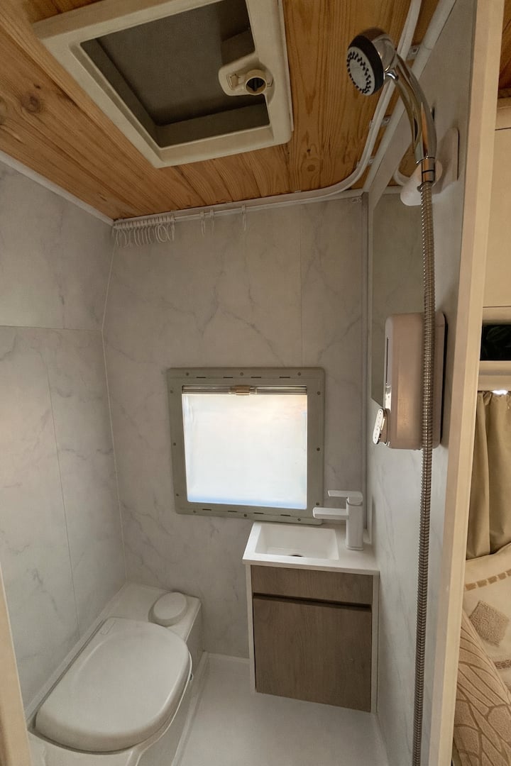 Parked Cozy Camper · Near Train Station - Amora
