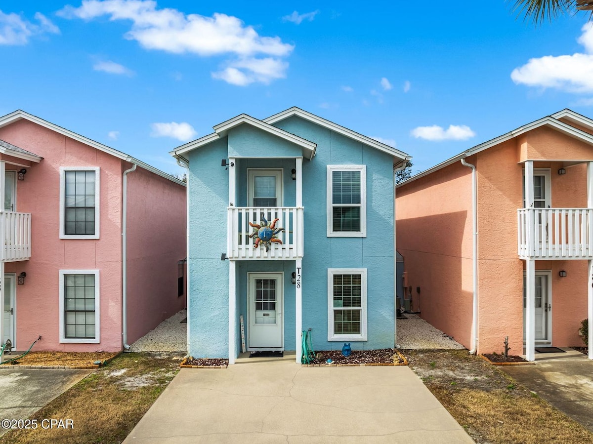 Beautiful Gulf-Coast Townhouse Walk to the Beach