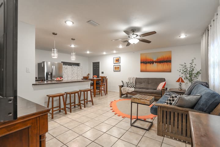 Cozy 2br St Pete Home | 15 Min Beach, Downtown - Gulfport, FL