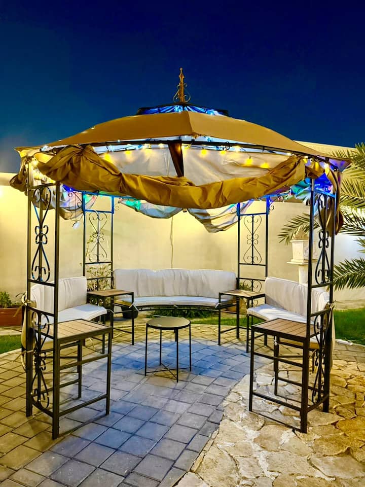 Majestic Luxury Villa-hostel Japanese Capsule - Dubai