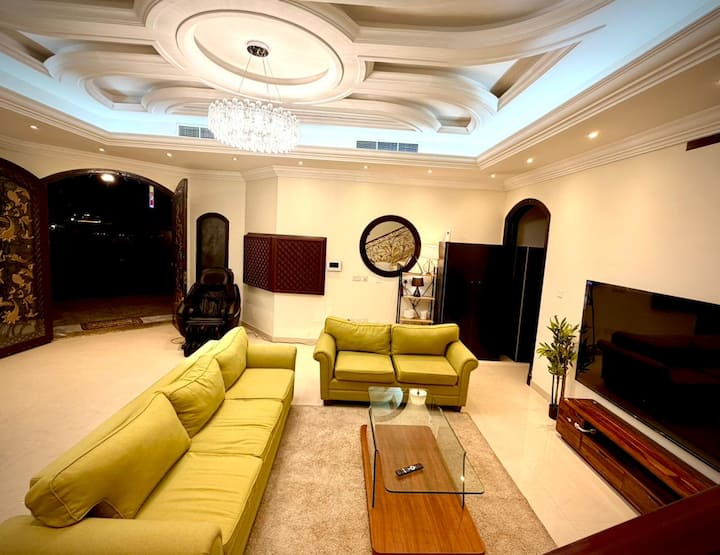 Majestic Luxury Villa-hostel Japanese Capsule - Dubai