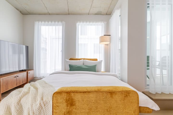 Downtown Retreat | Free Parking - Montreal