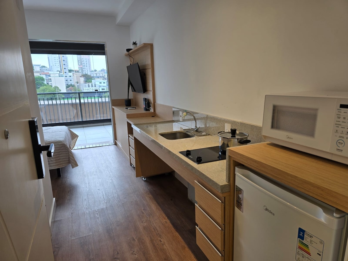 Imóvel de sucesso: Complete studio adapted for people with disabilities 300 meters from the subway em Penha