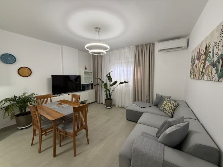 Stylish & Renovated Apartment In Central Durrës! - Albania