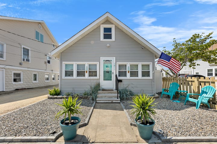 Beach Bungalow On The Boulevard - Seaside Park, NJ