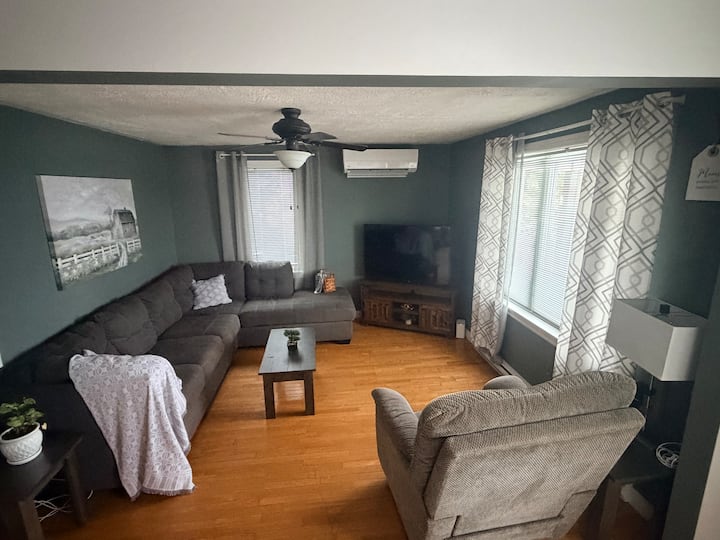 Trailside Retreat • Garage • Sleeps 8 • Downtown - Grand Falls