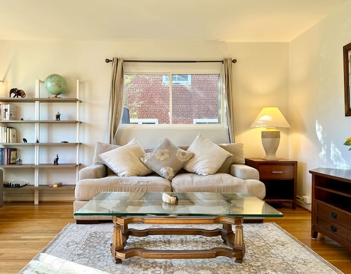 Comfort-first King Bedroom | Clean & Spacious - Alexandria, VA