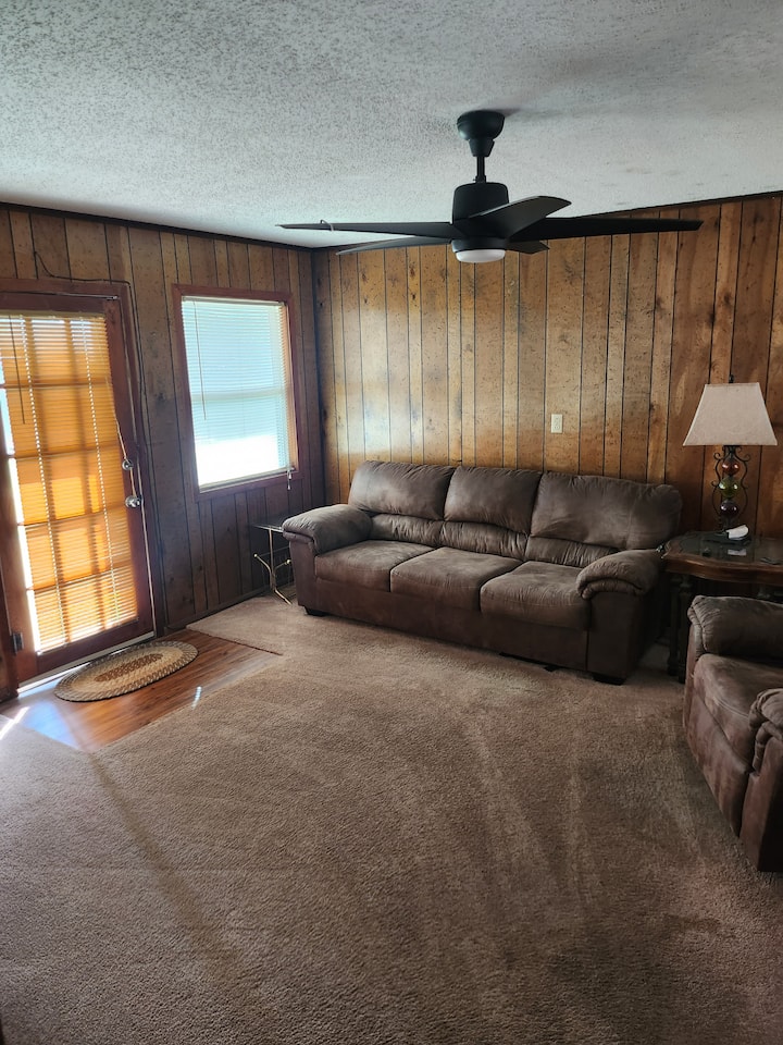 Fishing Cabin Charming 2-bedroom House - Raymond Gary Lake, OK