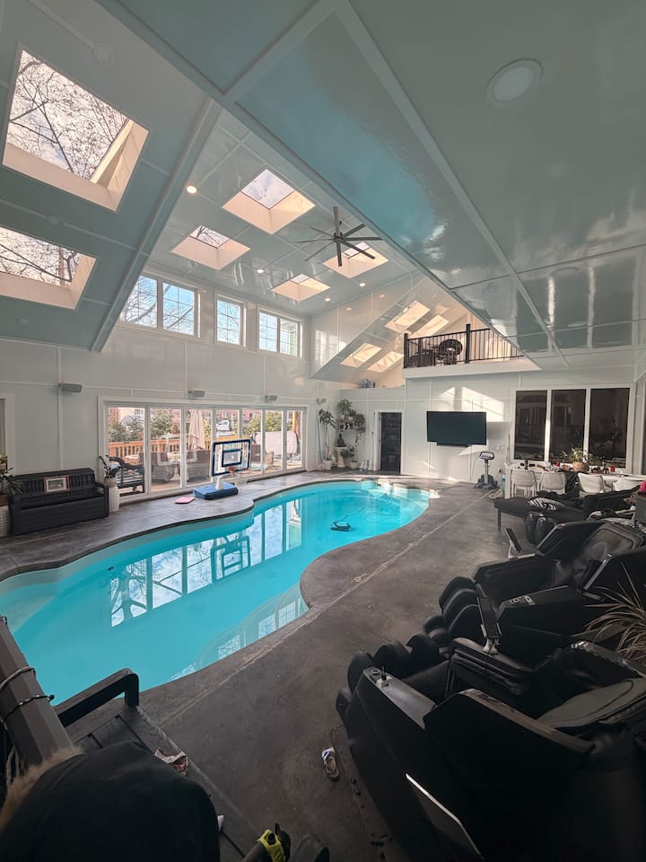 New Luxury Shadyside Victorian W/ Indoor Pool - Pittsburgh