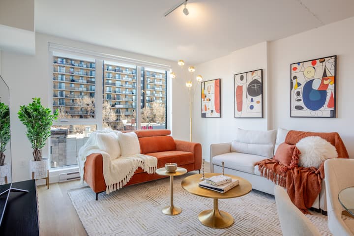 Downtown Retreat With Pool, Terrace & Ev Charging - Laval