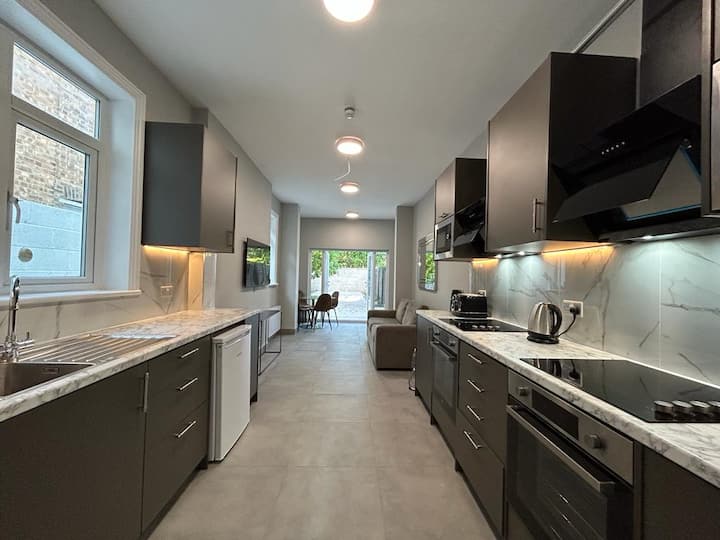 Modern 6br Acton Home W3 Sleeps 11 Group Friendly - Londra