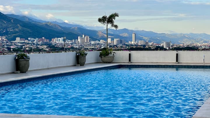 Cali Skyline  Pool/jacuzzi & Sunset Stay - Cali