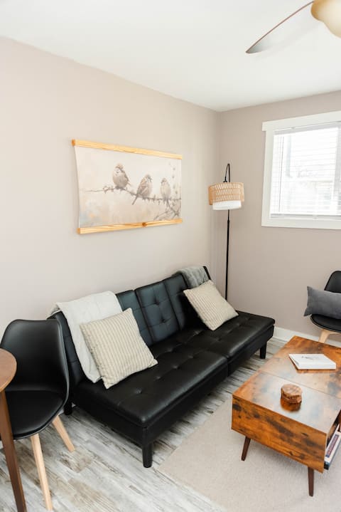 Successful Airbnb property: Sparrow Cottage: Cozy, relaxing; king-size bed in Temple