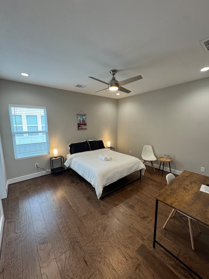 (#2) Private Suite Minutes To Downtown & Stadium - Houston, TX