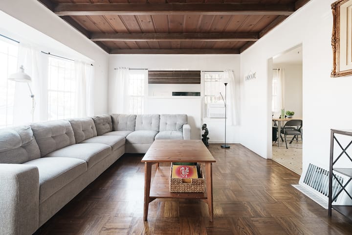 Spanish 2br W Private Gazebo + Parking - Lynwood, CA