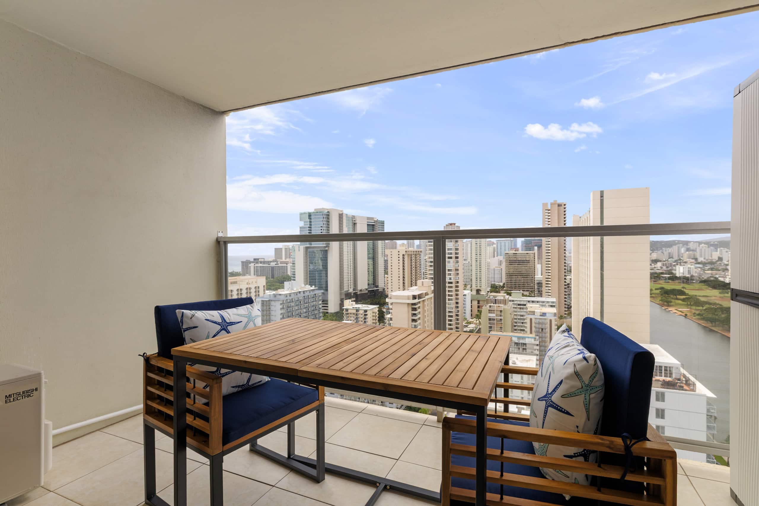 Condo in Honolulu · ★4.67 · Studio · 1 bed · 1 private bath - Image 24
