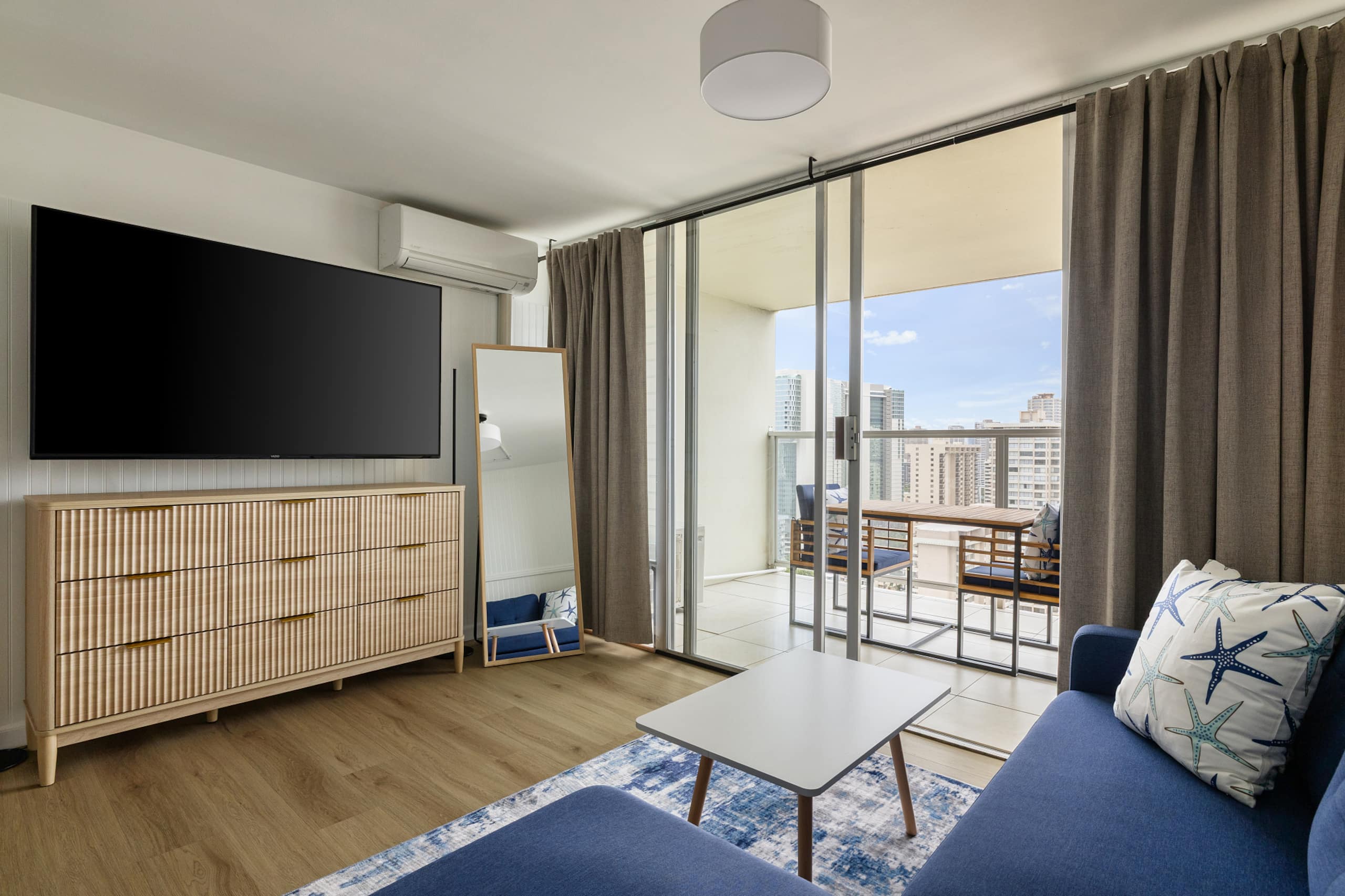 Condo in Honolulu · ★4.67 · Studio · 1 bed · 1 private bath - Image 3