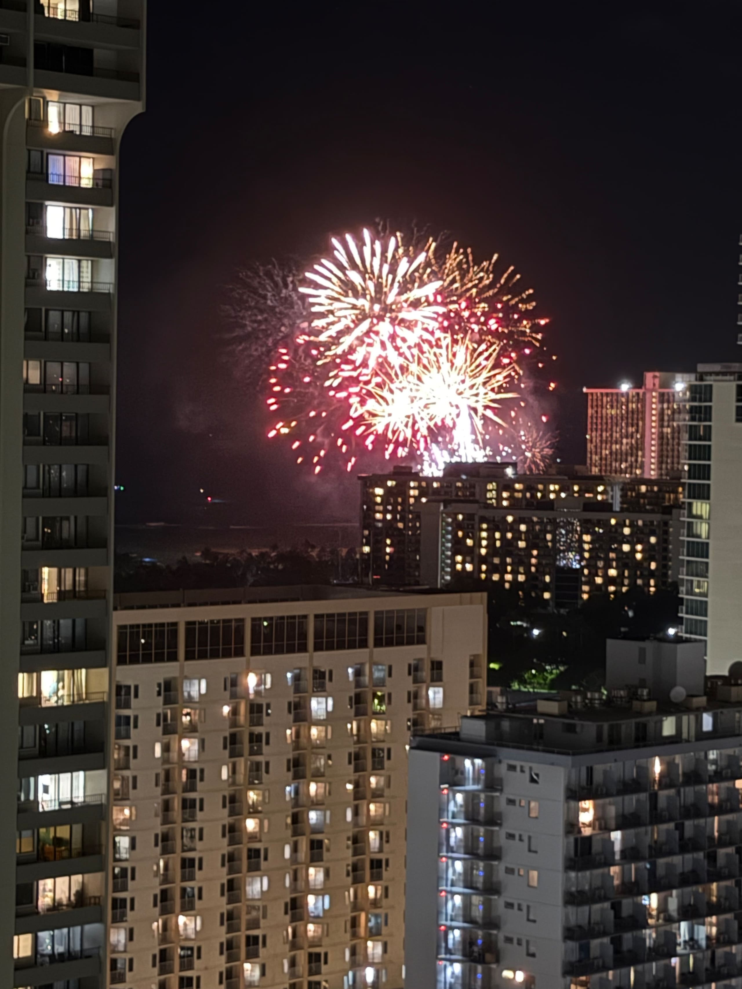 Condo in Honolulu · ★4.67 · Studio · 1 bed · 1 private bath - Image 29
