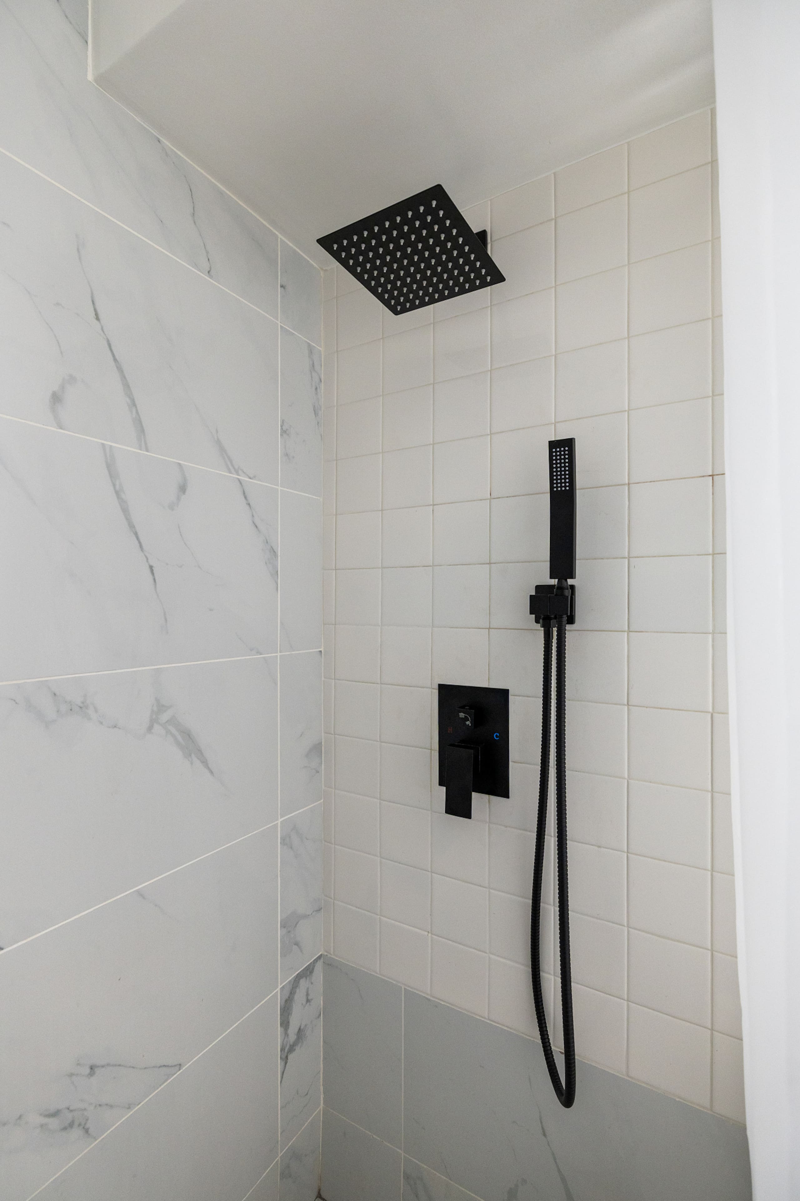 Condo in Honolulu · ★4.67 · Studio · 1 bed · 1 private bath - Image 20