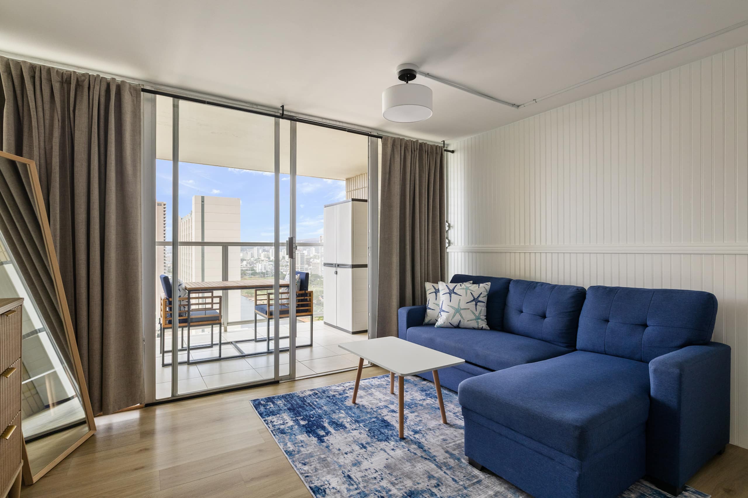 Condo in Honolulu · ★4.67 · Studio · 1 bed · 1 private bath - Image 2