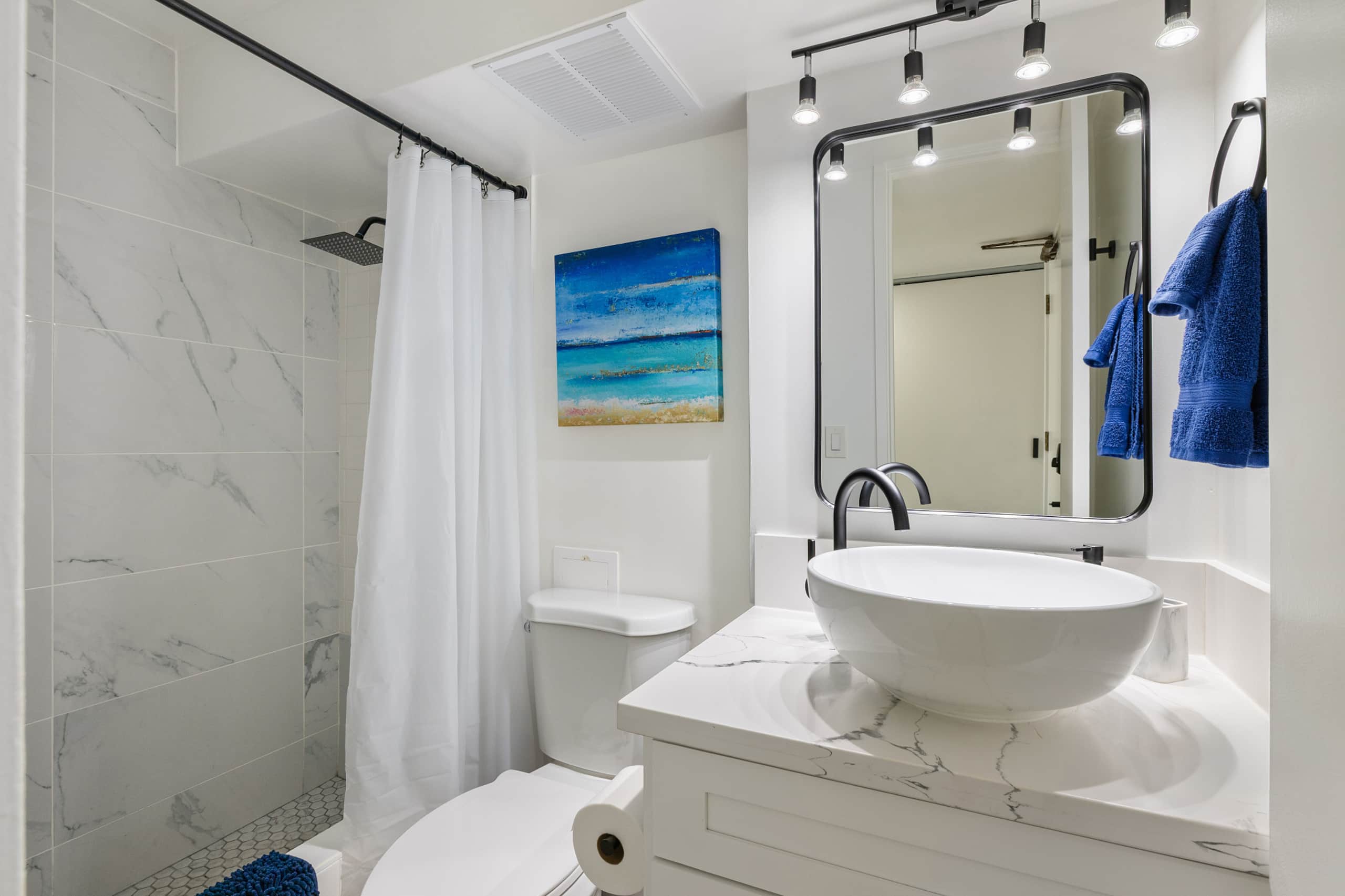 Condo in Honolulu · ★4.67 · Studio · 1 bed · 1 private bath - Image 19