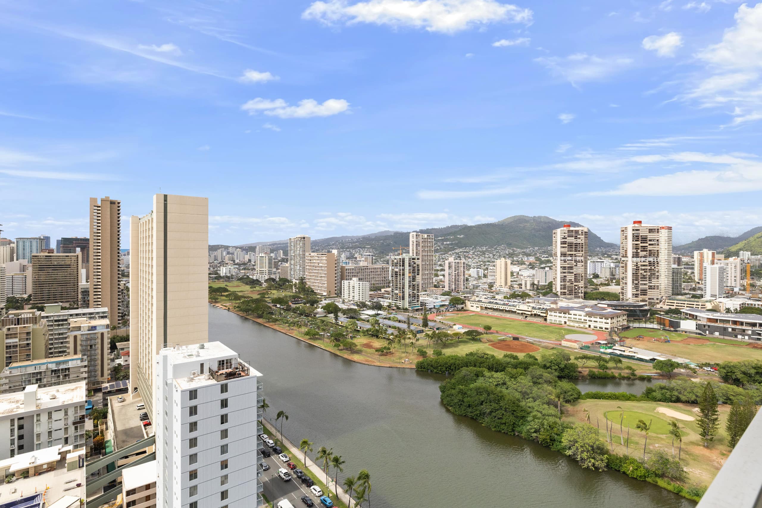Condo in Honolulu · ★4.67 · Studio · 1 bed · 1 private bath - Image 26