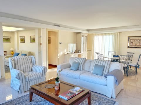 Top Airbnb: Penthouse 50 m from the sea – Terraces and Parking à Menton