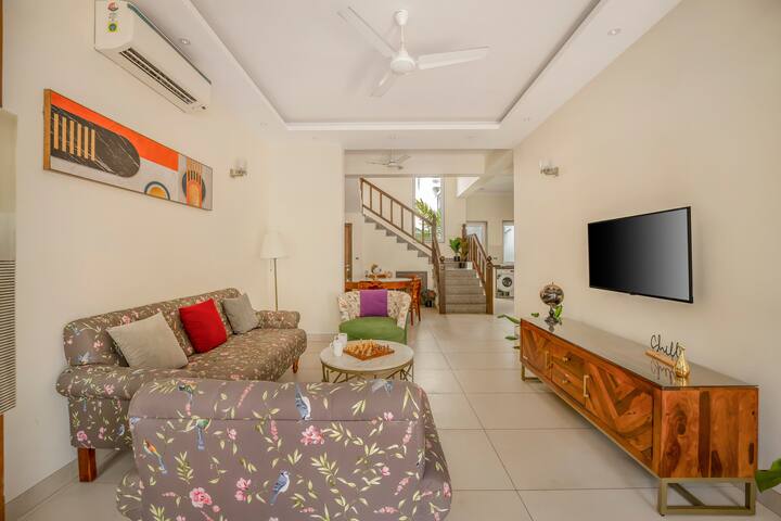 Living room image 3