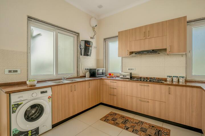 Full kitchen image 2