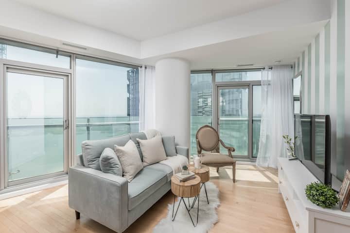 59th Floor Condo With Breathtaking Views + Parking - Toronto
