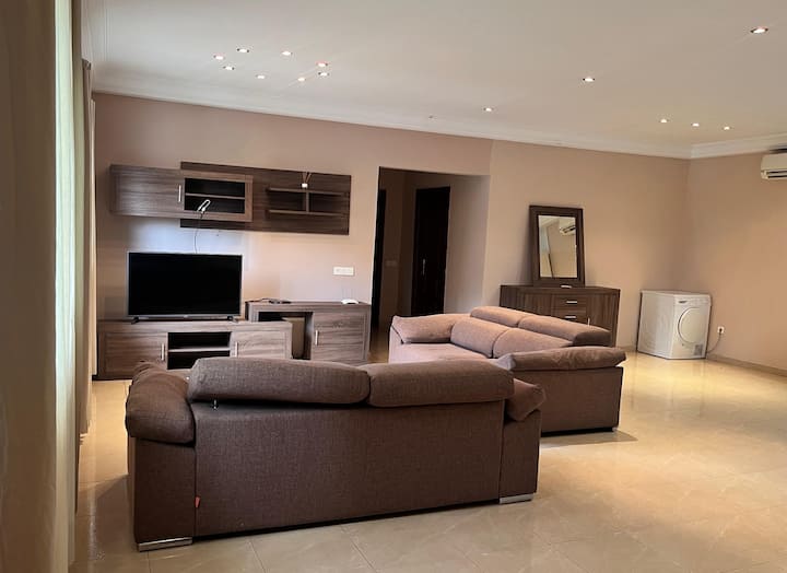 5 - Hogar Moderno En Malabo: Espacioso Y Equipado - Equatorial Guinea