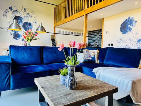 Top performing Airbnb: Pure Dutch *Delft Blue* with pool in Noordwijk