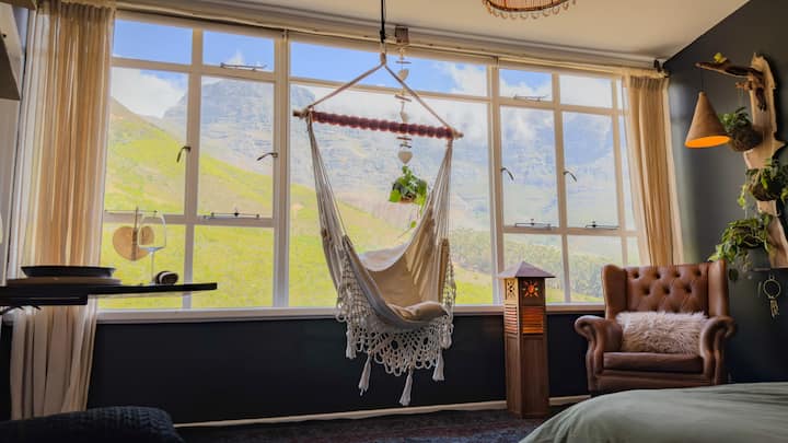 Romantic & Playful Stay | Table Mt Views - Cape Town